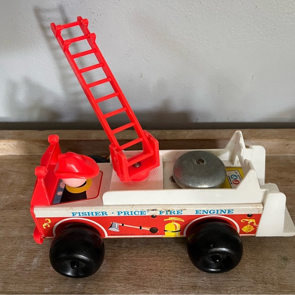 VINTAGE 1968 FISHER PRICE WOODEN LITTLE PEOPLE FIRE ENGINE #720 - Picture 1 of 7